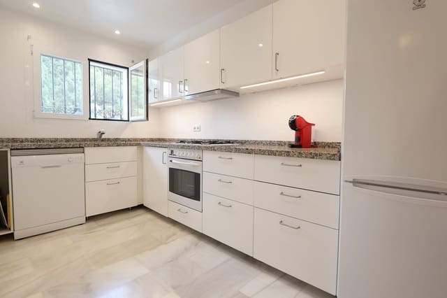 3 makuuhuone Paritalo myytävänä paikassa Cabopino, Marbella mukana uima-altaan 
autotalli - 859 900 € (Ref: 9922919)
