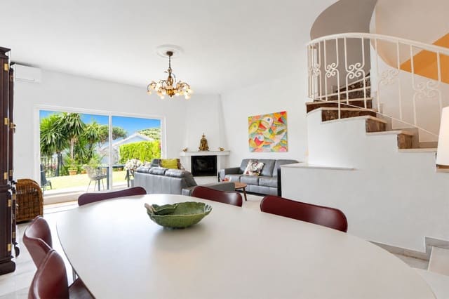 3 makuuhuone Paritalo myytävänä paikassa Cabopino, Marbella mukana uima-altaan 
autotalli - 859 900 € (Ref: 9922919)
