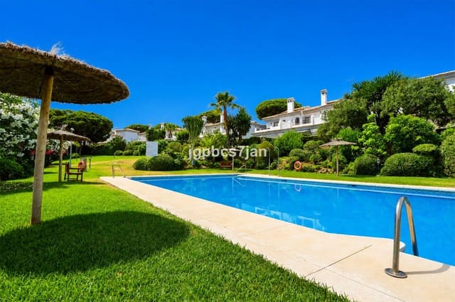 Pareado de 3 habitaciones en Cabopino, Marbella en venta con piscina garaje - 839.000 € (Ref: 9922919)