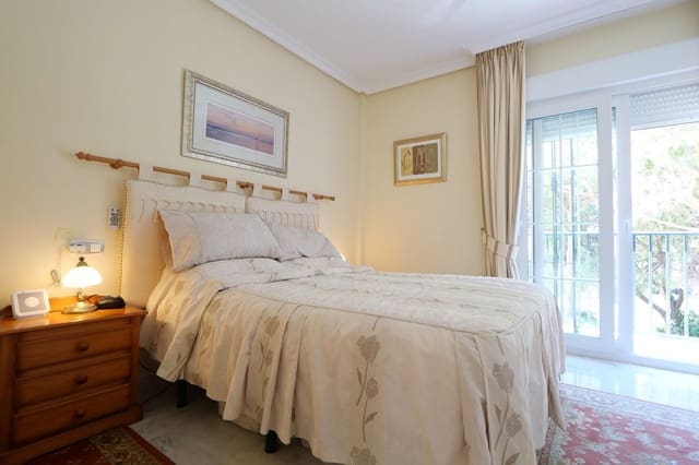 3 soverom Kjedet enebolig til salgs i Cabopino, Marbella med svømmebasseng garasje - € 499 900 (Ref: 9946892)