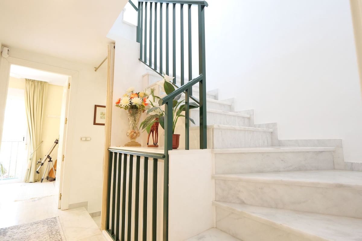 3 bedroom Semi-detached Villa for sale in Cabopino with pool garage - € 499,900 (Ref: 9946892)