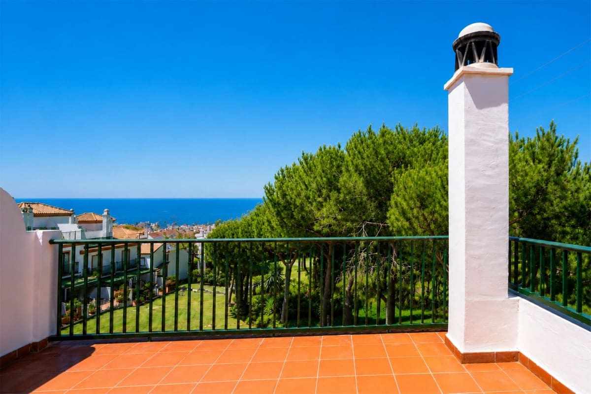 3 bedroom Semi-detached Villa for sale in Cabopino with pool garage - € 499,900 (Ref: 9946892)