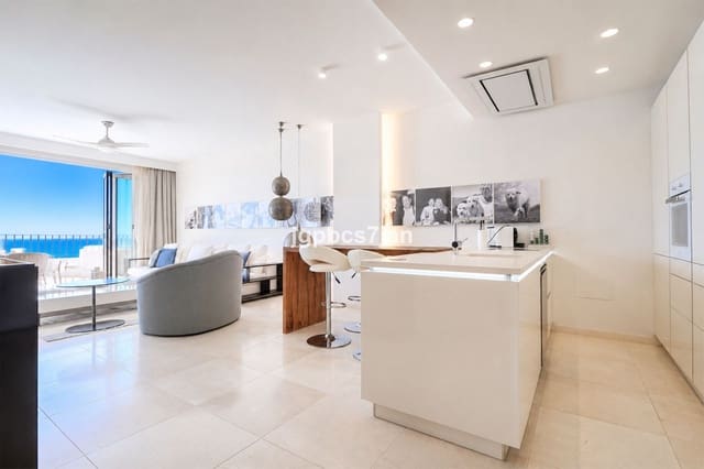 2 makuuhuone Kattohuoneisto myytävänä paikassa Cabopino, Marbella mukana uima-altaan 
autotalli - 939 000 € (Ref: 9952827)