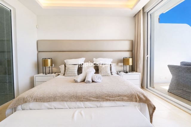 2 makuuhuone Kattohuoneisto myytävänä paikassa Cabopino, Marbella mukana uima-altaan 
autotalli - 939 000 € (Ref: 9952827)