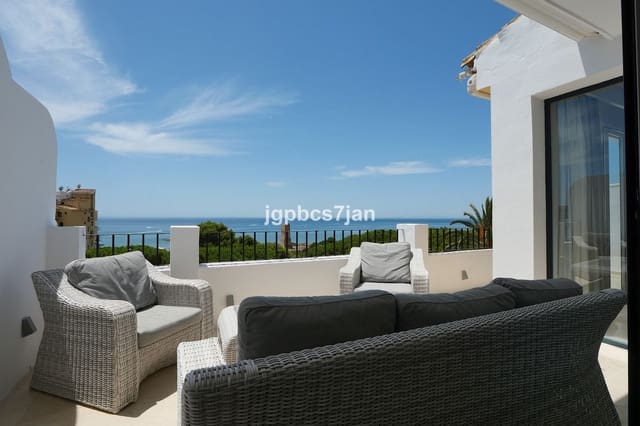 2 makuuhuone Kattohuoneisto myytävänä paikassa Cabopino, Marbella mukana uima-altaan 
autotalli - 939 000 € (Ref: 9952827)