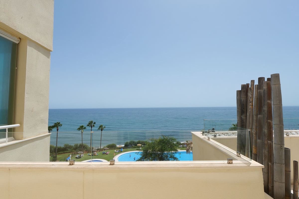 5 soverom Penthouse til salgs i Cabopino med svømmebasseng garasje - € 1 925 000 (Ref: 9966080)