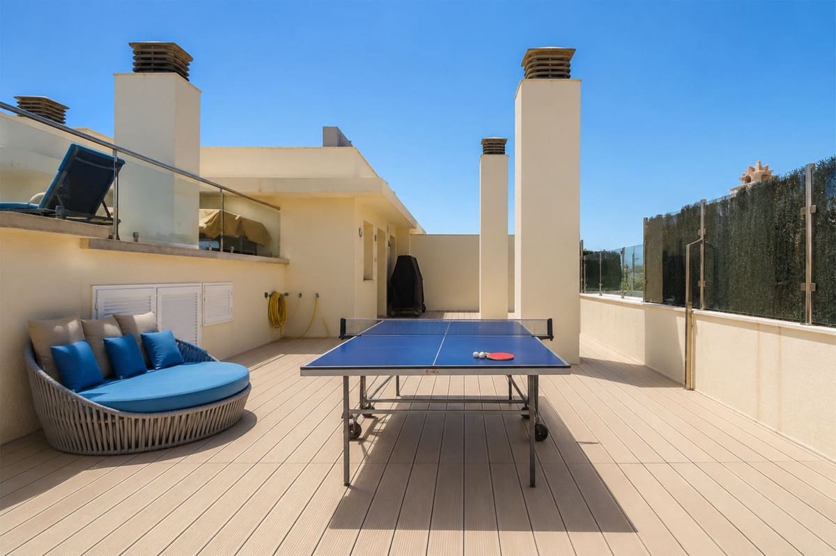5 soverom Penthouse til salgs i Cabopino med svømmebasseng garasje - € 1 925 000 (Ref: 9966080)