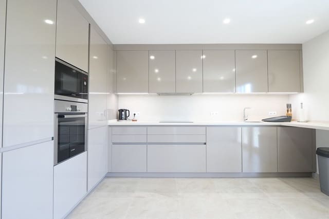 5 soverom Penthouse til salgs i Cabopino, Marbella med svømmebasseng garasje - € 1 925 000 (Ref: 9966080)