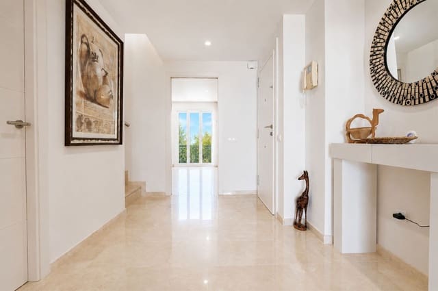 5 soverom Penthouse til salgs i Cabopino, Marbella med svømmebasseng garasje - € 1 925 000 (Ref: 9966080)