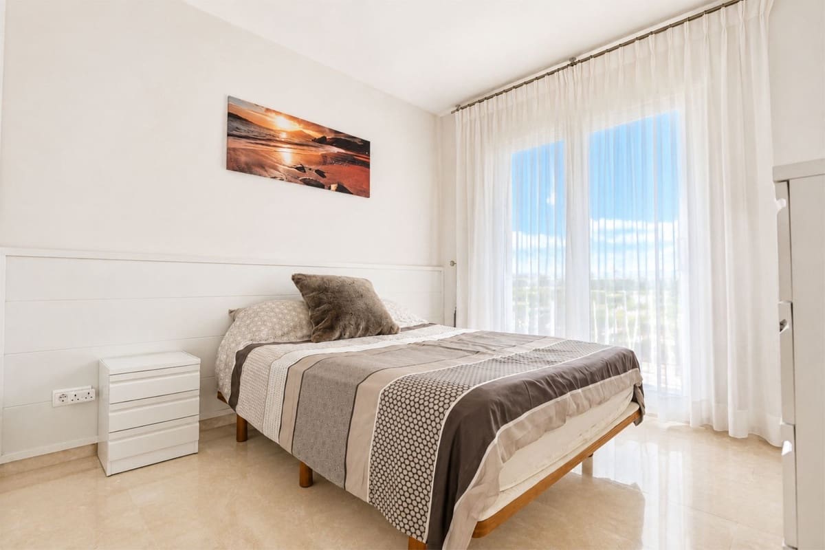 5 soverom Penthouse til salgs i Cabopino med svømmebasseng garasje - € 1 925 000 (Ref: 9966080)