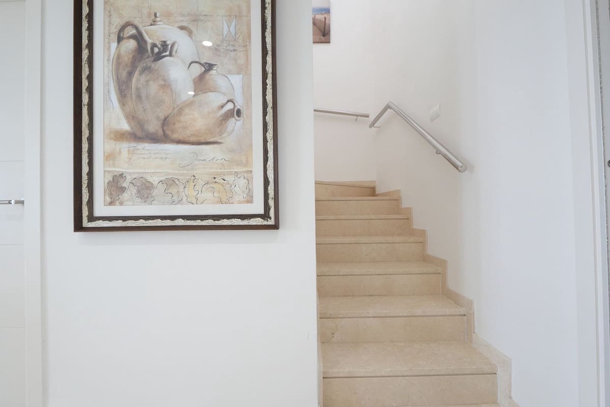 5 soverom Penthouse til salgs i Cabopino med svømmebasseng garasje - € 1 925 000 (Ref: 9966080)