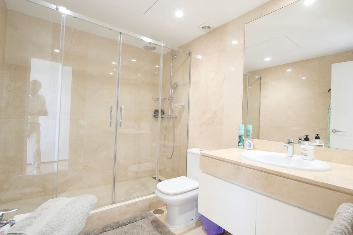 5 soverom Penthouse til salgs i Cabopino med svømmebasseng garasje - € 1 925 000 (Ref: 9966080)