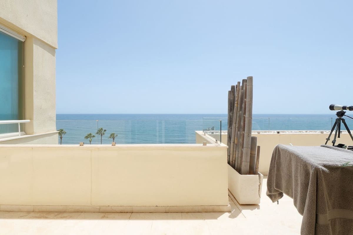 5 soverom Penthouse til salgs i Cabopino med svømmebasseng garasje - € 1 925 000 (Ref: 9966080)