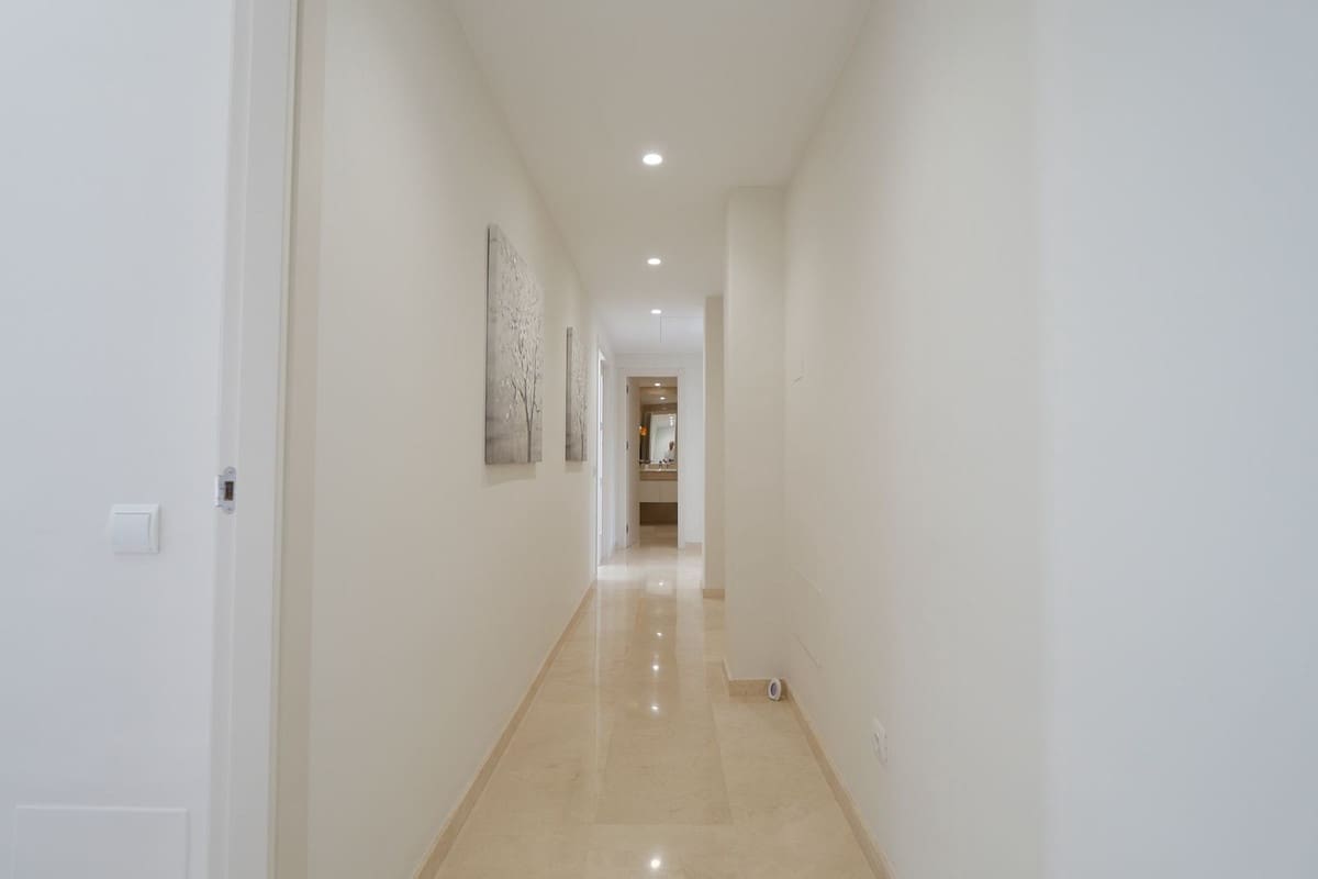 5 soverom Penthouse til salgs i Cabopino med svømmebasseng garasje - € 1 925 000 (Ref: 9966080)