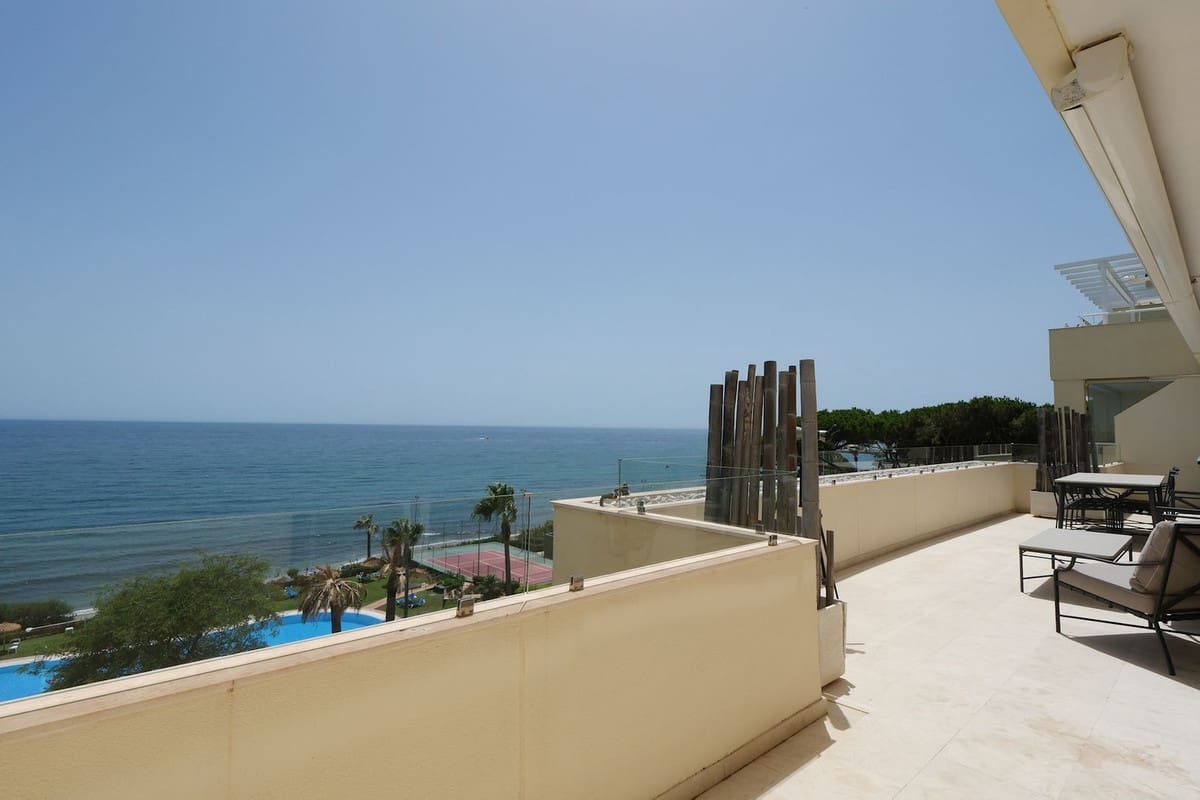 5 soverom Penthouse til salgs i Cabopino med svømmebasseng garasje - € 1 925 000 (Ref: 9966080)
