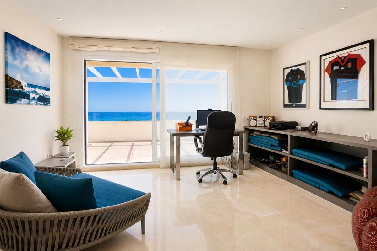 5 soverom Penthouse til salgs i Cabopino med svømmebasseng garasje - € 1 925 000 (Ref: 9966080)