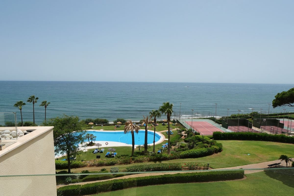 5 soverom Penthouse til salgs i Cabopino med svømmebasseng garasje - € 1 925 000 (Ref: 9966080)