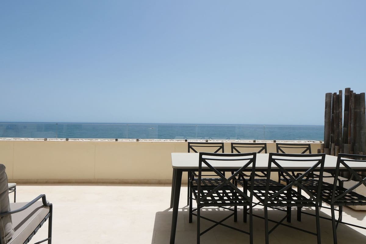 5 soverom Penthouse til salgs i Cabopino med svømmebasseng garasje - € 1 925 000 (Ref: 9966080)