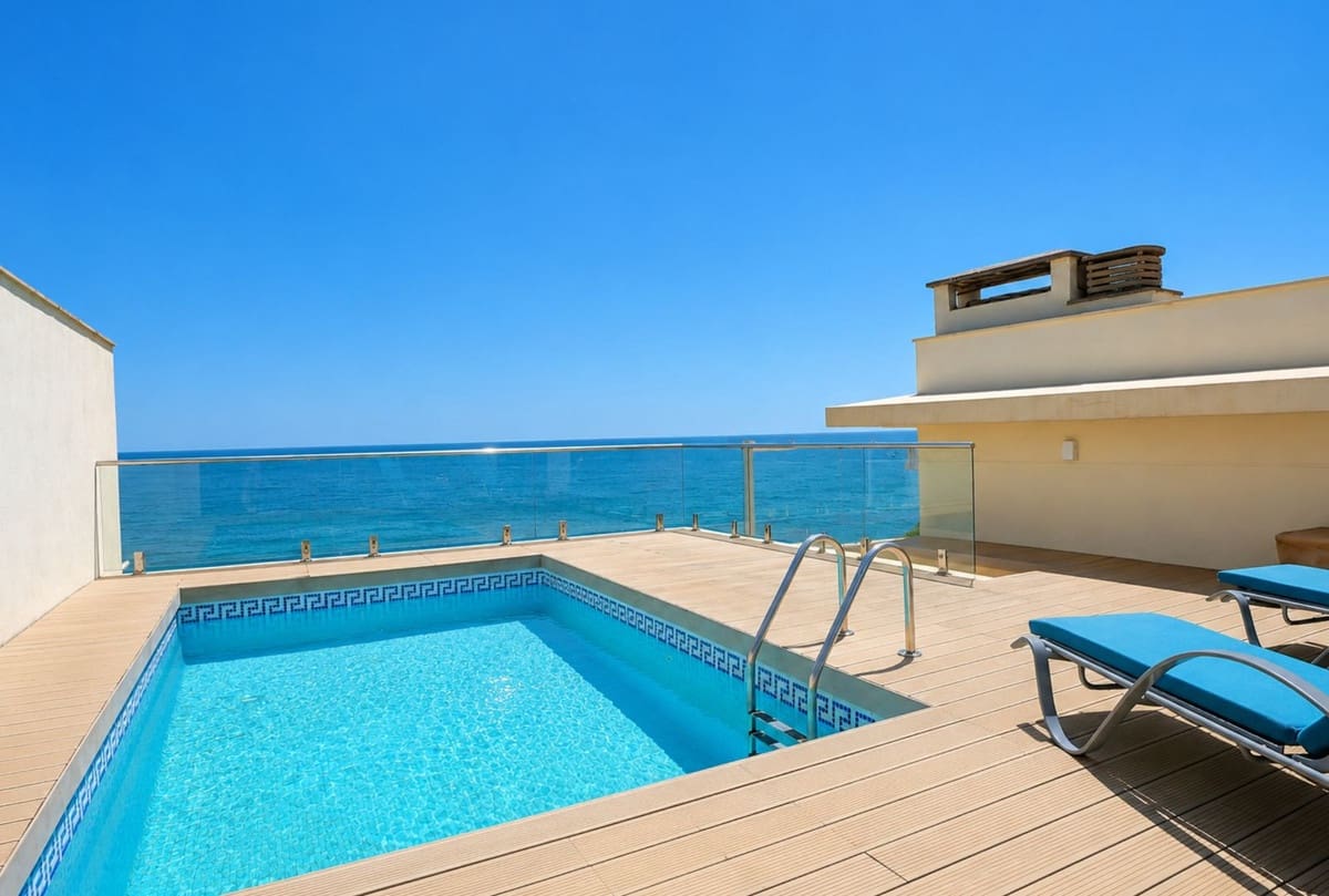 5 soverom Penthouse til salgs i Cabopino med svømmebasseng garasje - € 1 925 000 (Ref: 9966080)