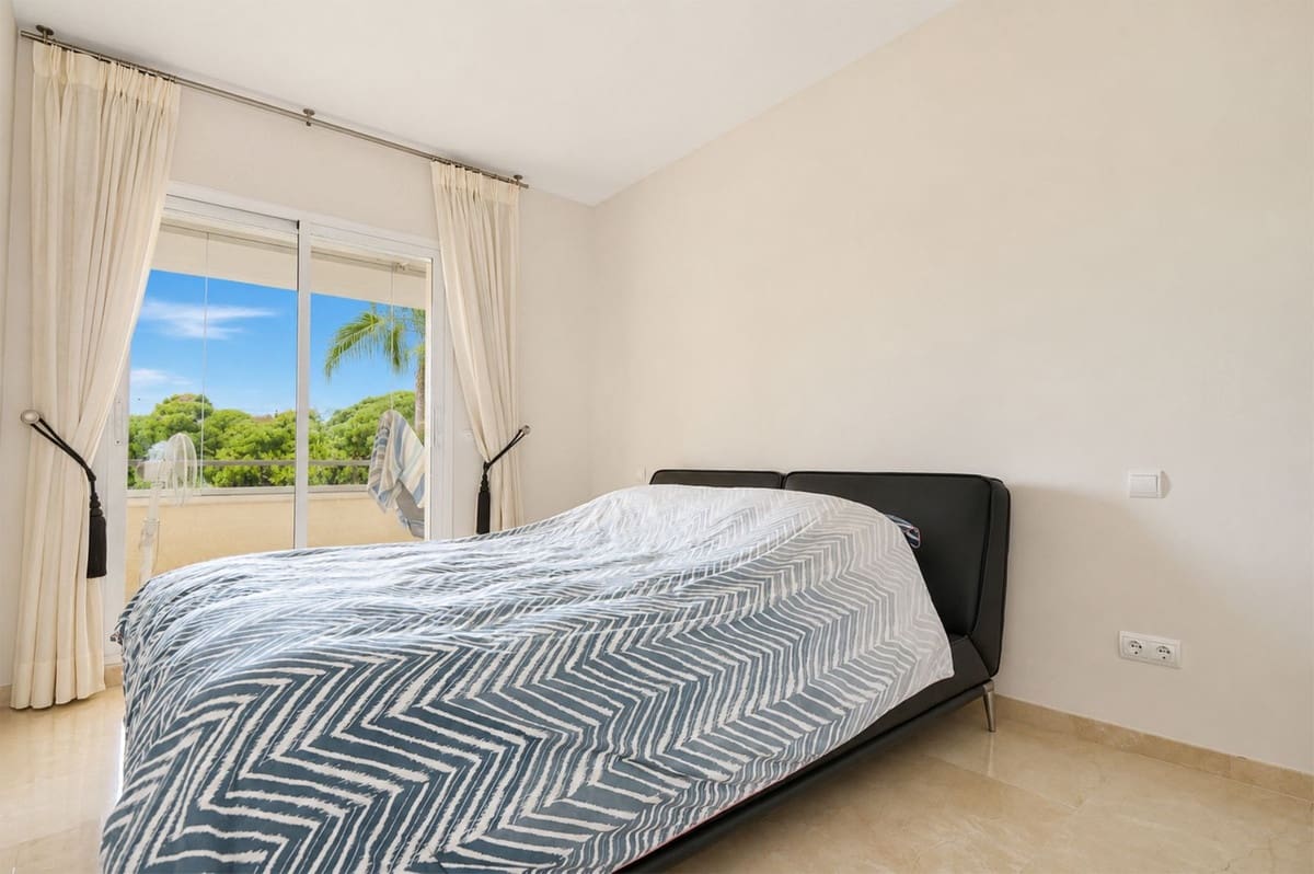 5 bedroom Penthouse for sale in Cabopino with pool garage - € 1,925,000 (Ref: 9966080)