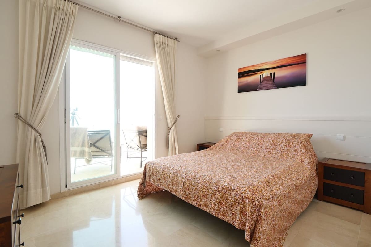 5 bedroom Penthouse for sale in Cabopino with pool garage - € 1,925,000 (Ref: 9966080)