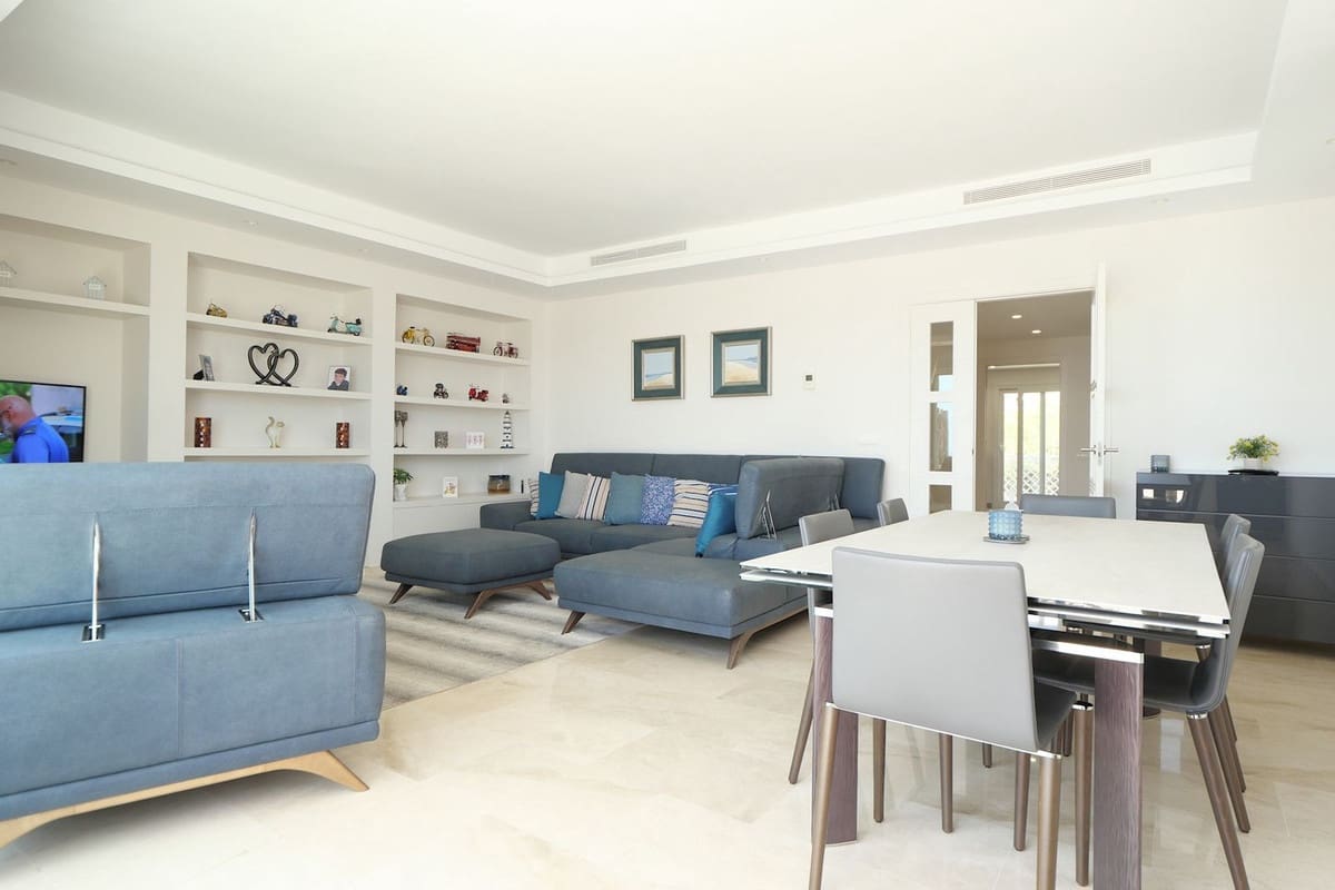 5 bedroom Penthouse for sale in Cabopino with pool garage - € 1,925,000 (Ref: 9966080)