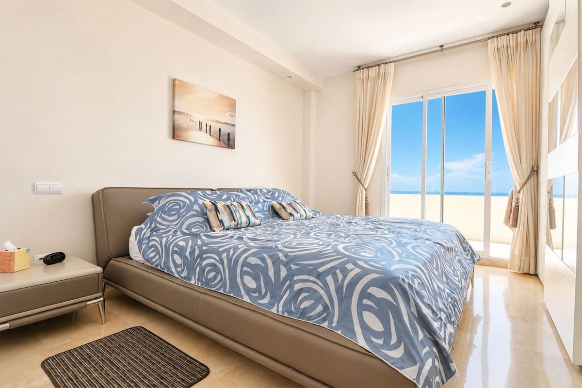 5 bedroom Penthouse for sale in Cabopino with pool garage - € 1,925,000 (Ref: 9966080)