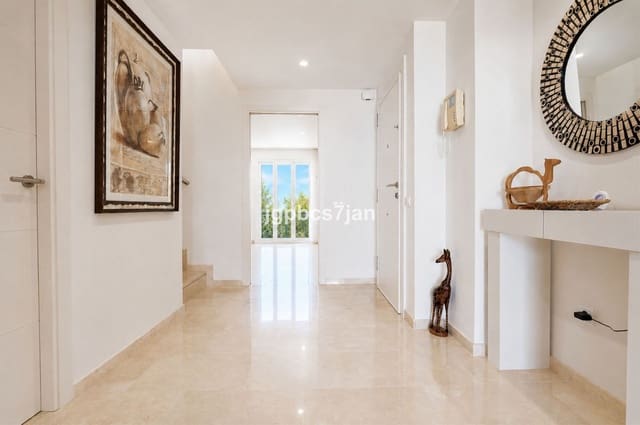 5 sovrum Takvåning till salu i Cabopino, Marbella med pool garage - 1 925 000 € (Ref: 9966080)