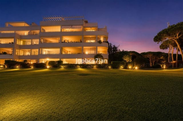 5 sovrum Takvåning till salu i Cabopino, Marbella med pool garage - 1 925 000 € (Ref: 9966080)