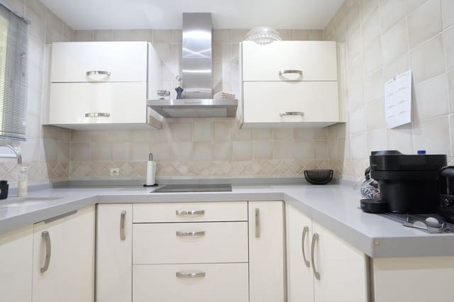 3 soverom Leilighet til salgs i Cabopino, Marbella med svømmebasseng garasje - € 619 000 (Ref: 9977953)