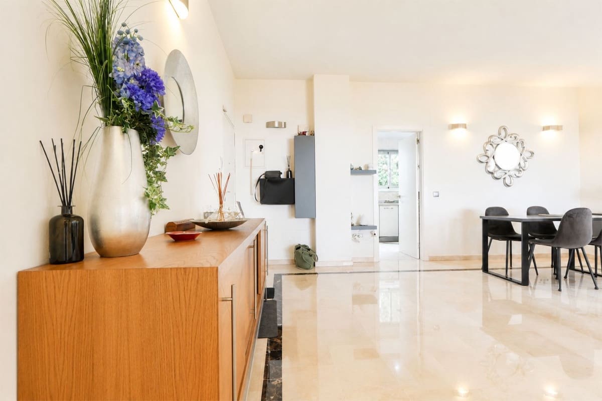 3 bedroom Apartment for sale in Cabopino with pool garage - € 629,000 (Ref: 9977953)