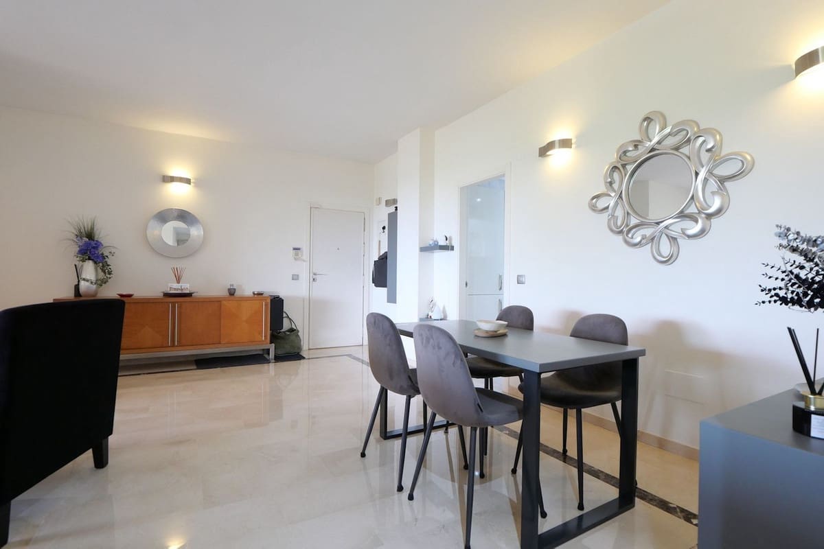 3 bedroom Apartment for sale in Cabopino with pool garage - € 629,000 (Ref: 9977953)