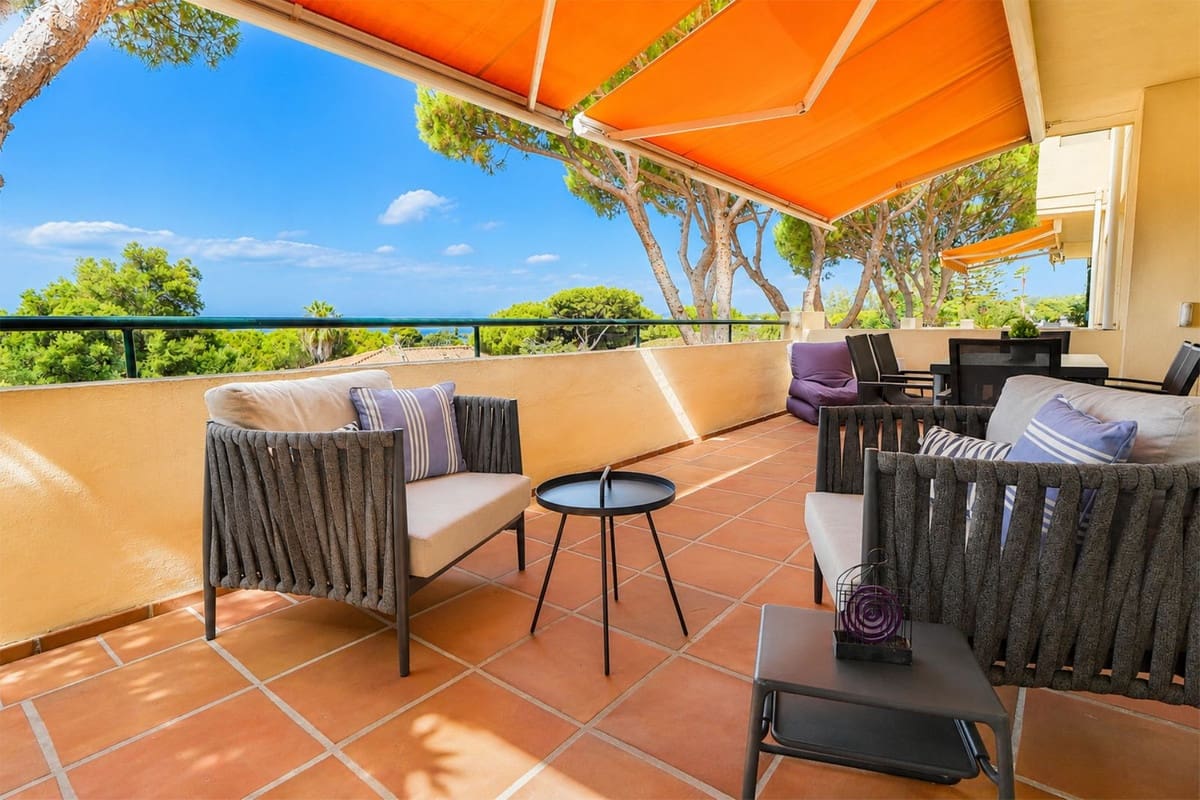 3 bedroom Apartment for sale in Cabopino with pool garage - € 629,000 (Ref: 9977953)