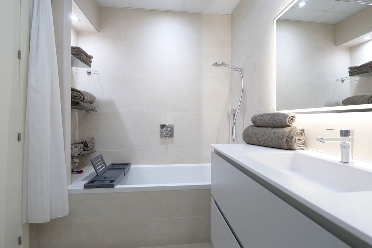 Apartamento de 3 habitaciones en Cabopino en venta con piscina garaje - 629.000 € (Ref: 9977953)