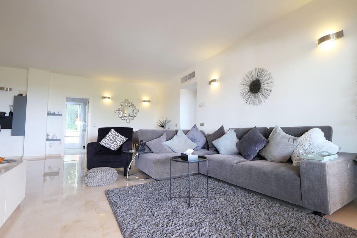 Apartamento de 3 habitaciones en Cabopino en venta con piscina garaje - 629.000 € (Ref: 9977953)