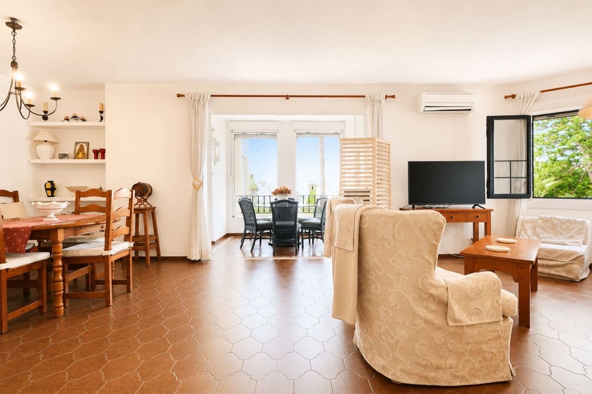 3 soverom Leilighet til salgs i Cabopino med svømmebasseng - € 649 000 (Ref: 9990009)