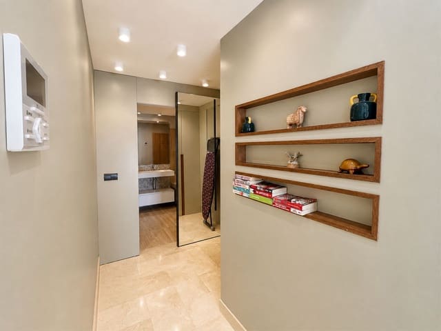 2 slaapkamer Appartement te koop in Los Monteros, Marbella met zwembad - € 1.390.000 (Ref: 9995435)