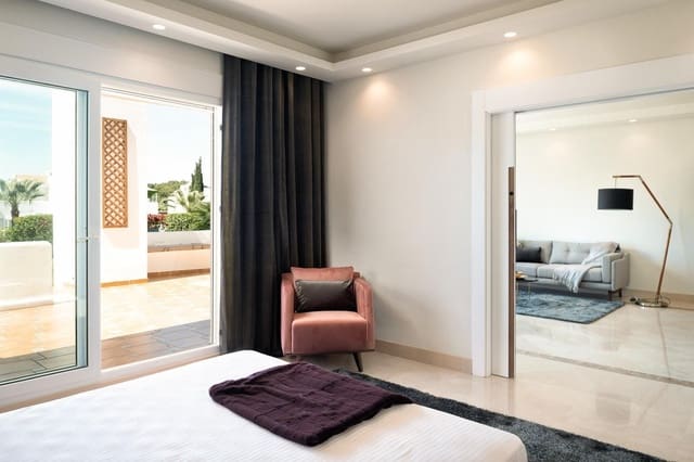 2 makuuhuone Huoneisto myytävänä paikassa Los Monteros, Marbella mukana uima-altaan - 1 390 000 € (Ref: 9995435)