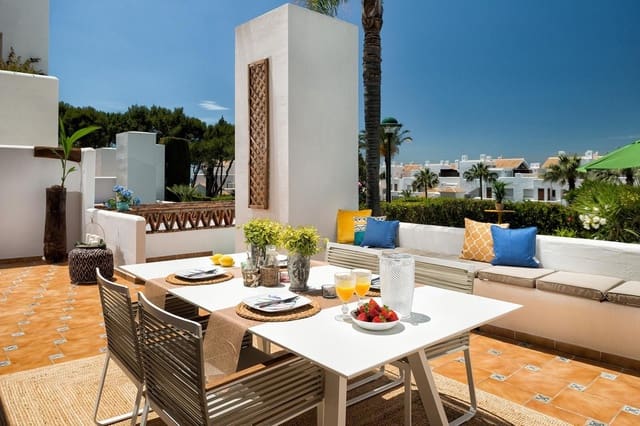 2 makuuhuone Huoneisto myytävänä paikassa Los Monteros, Marbella mukana uima-altaan - 1 390 000 € (Ref: 9995435)