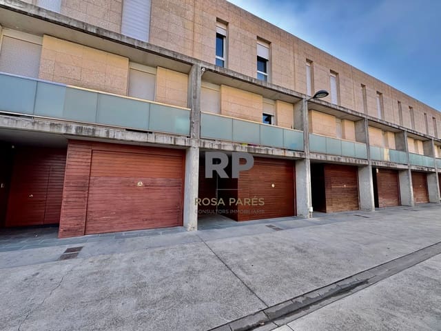 3 makuuhuone Huvila myytävänä paikassa Tona mukana 
autotalli - 300 000 € (Ref: 1873815)