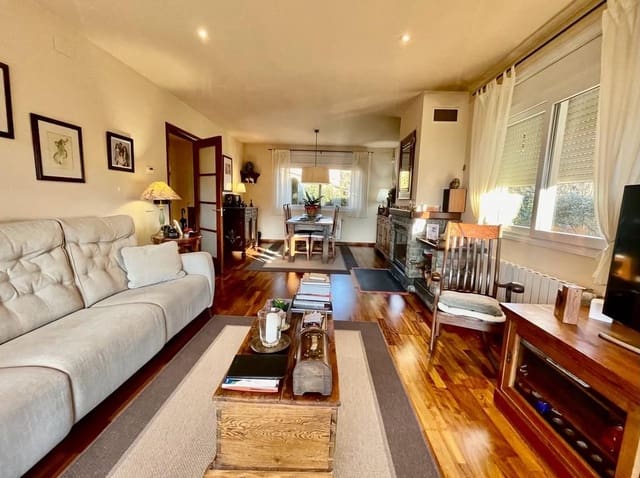 4 soveværelse Villa til salg i Seva med garage - € 395.000 (Ref: 5057771)