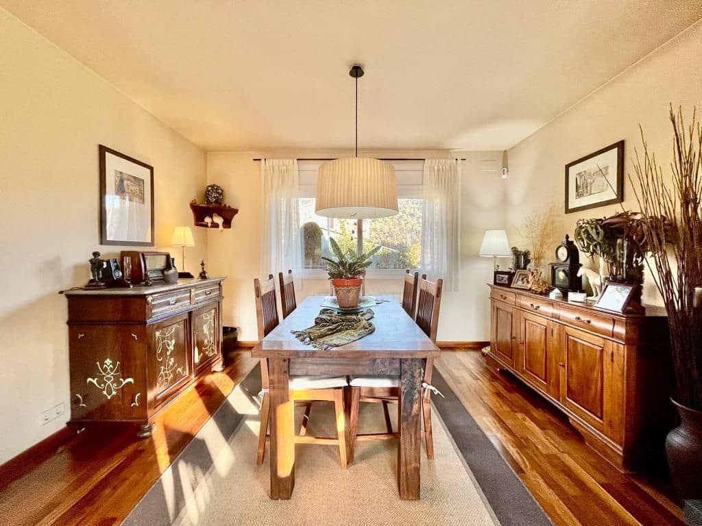 4 soveværelse Villa til salg i Seva med garage - € 395.000 (Ref: 5057771)