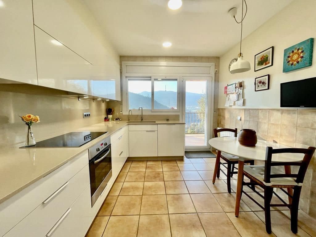 4 soveværelse Villa til salg i Seva med garage - € 395.000 (Ref: 5057771)