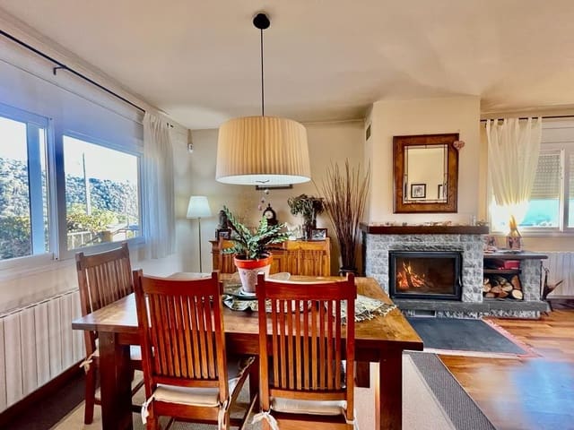 4 soveværelse Villa til salg i Seva med garage - € 395.000 (Ref: 5057771)