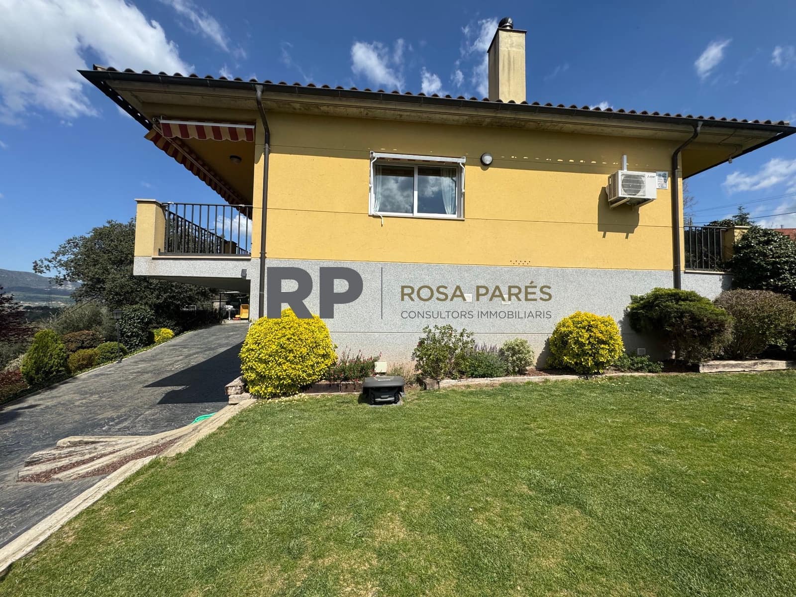 4 soveværelse Villa til salg i Seva med garage - € 395.000 (Ref: 5057771)