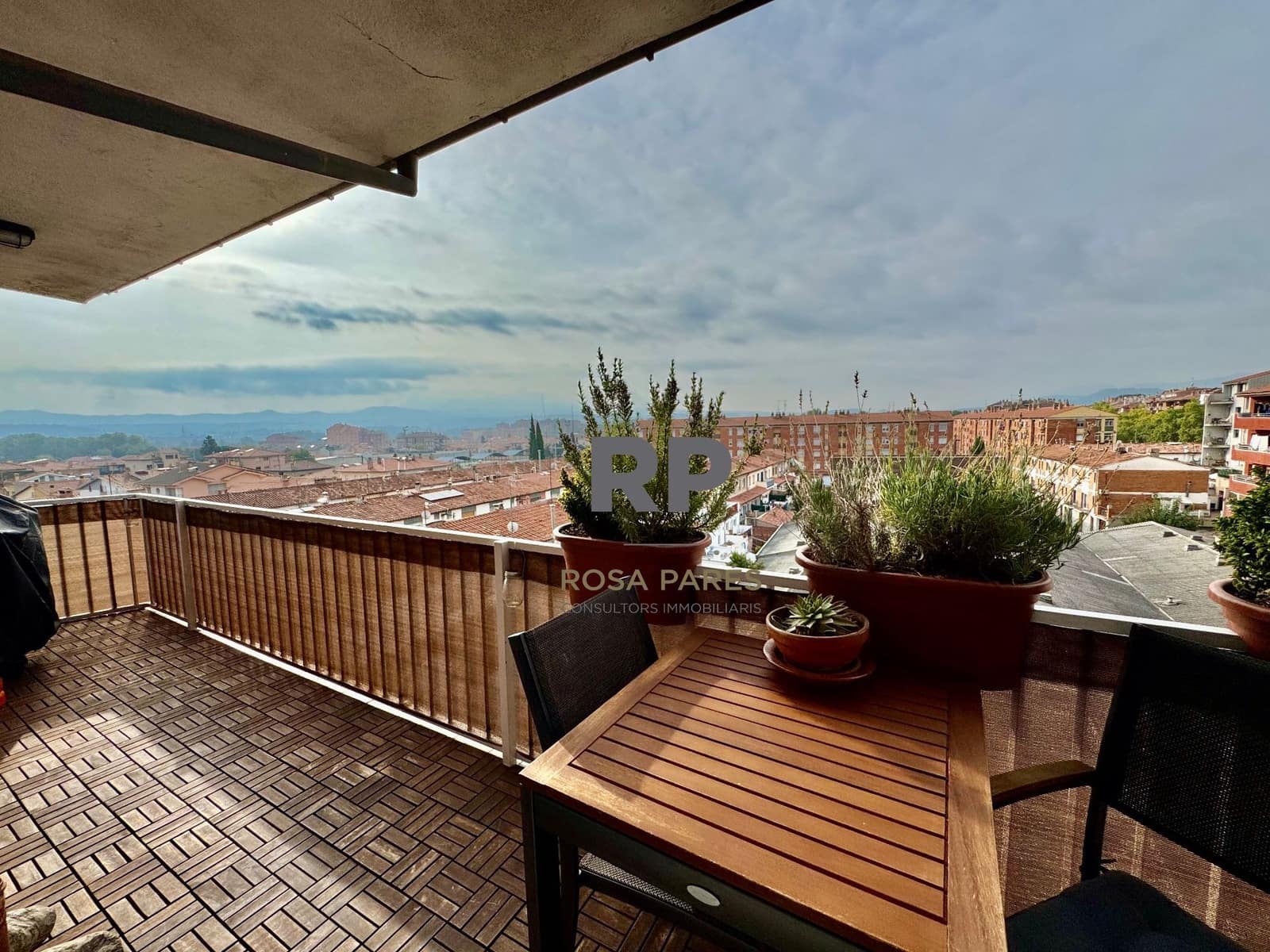 3 bedroom Flat for sale in Vic - € 160,000 (Ref: 9403670)