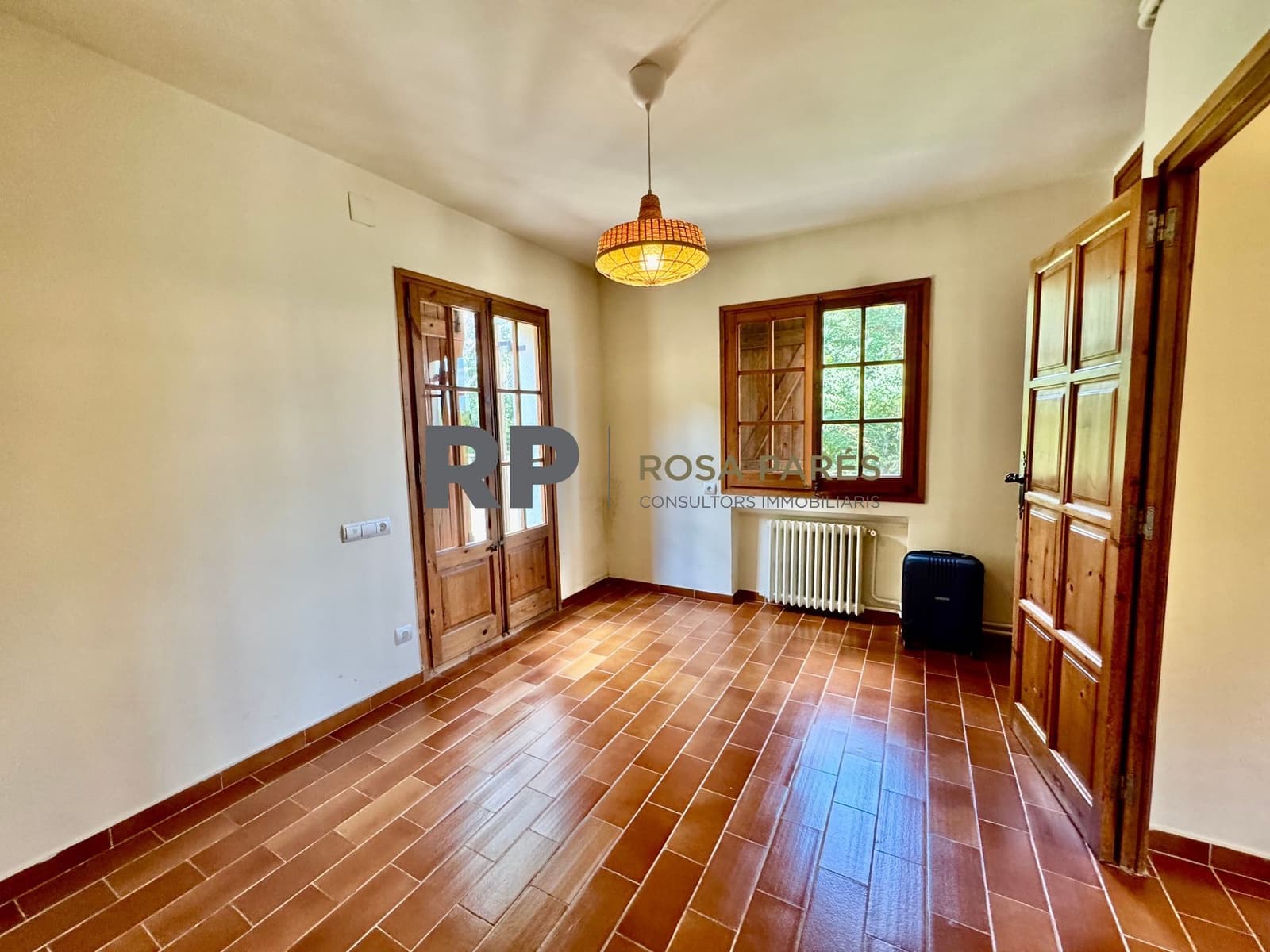 6 soveværelse Villa til salg i Seva med garage - € 570.000 (Ref: 9403677)