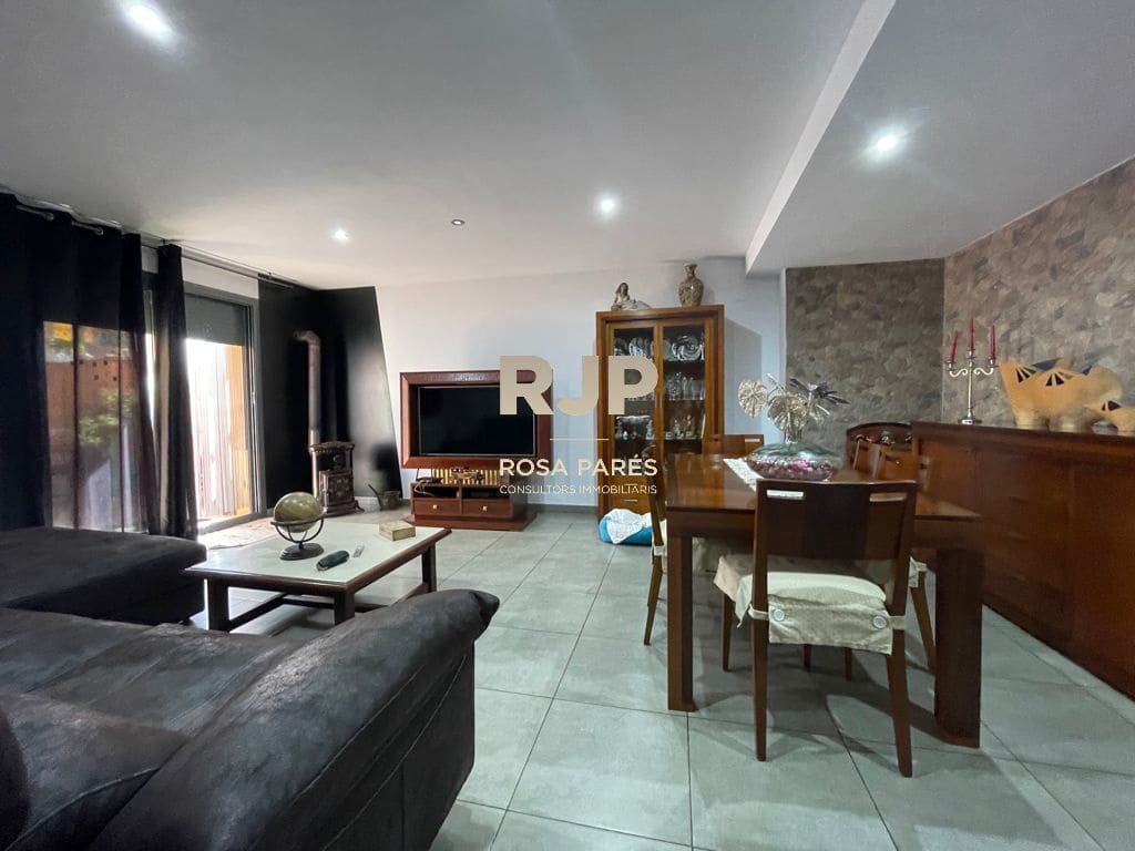 Piso de 3 habitaciones en Centelles en venta con garaje - 310.000 € (Ref: 9409073)