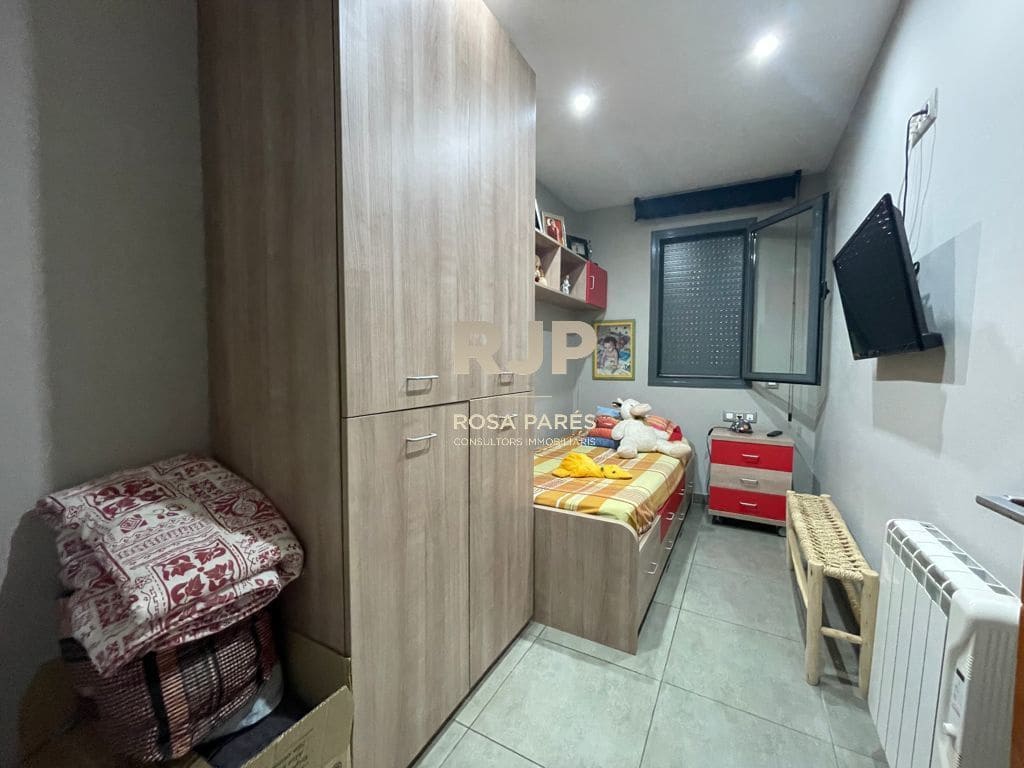 Piso de 3 habitaciones en Centelles en venta con garaje - 310.000 € (Ref: 9409073)