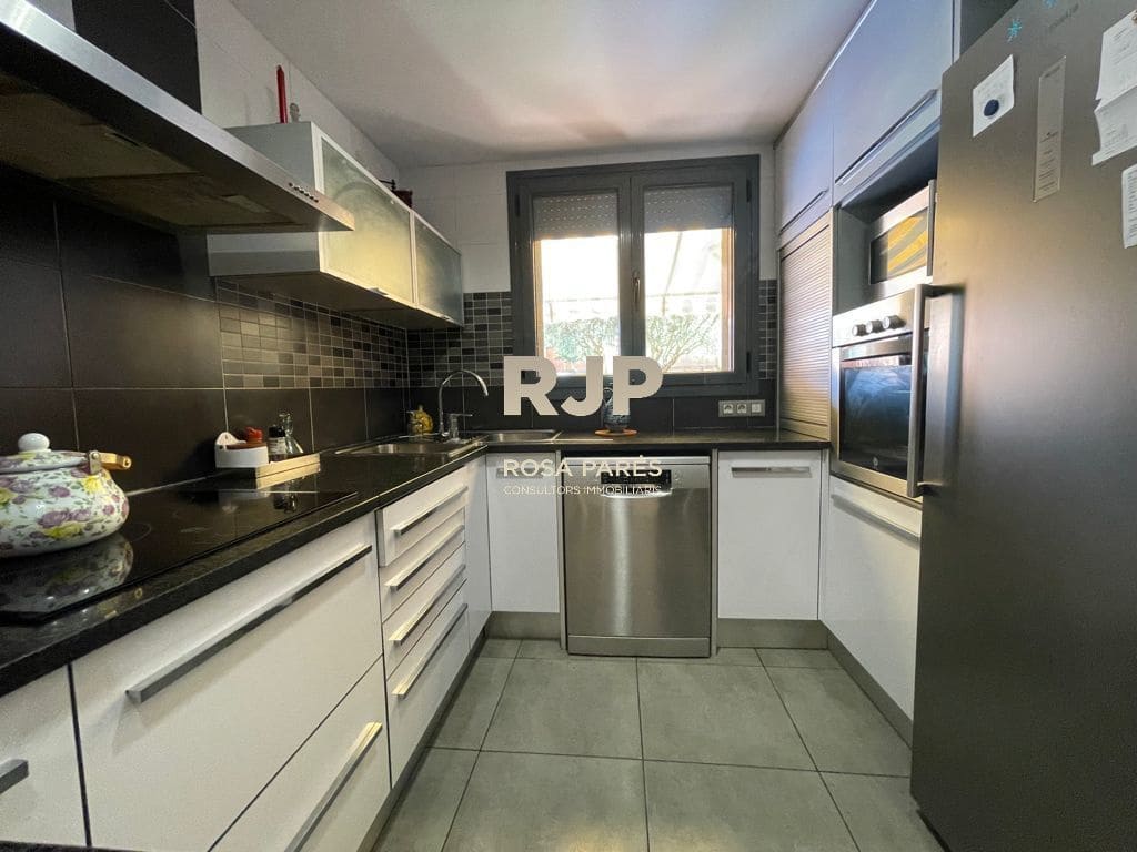 Piso de 3 habitaciones en Centelles en venta con garaje - 310.000 € (Ref: 9409073)